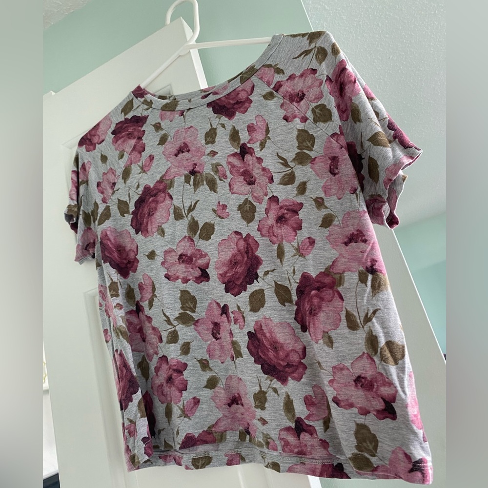 Ladies American Eagle Outfitters Grey Floral Soft and Sexy T-shirt